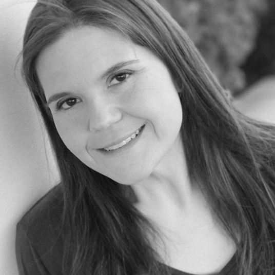 Paula Urmson head shot