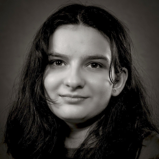 Victoria Arratia head shot