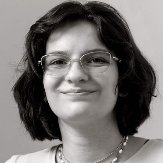 Victoria Arratia head shot