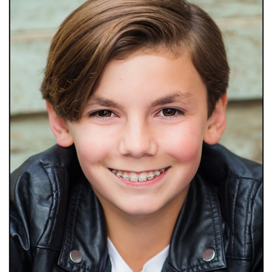 Gavin August head shot
