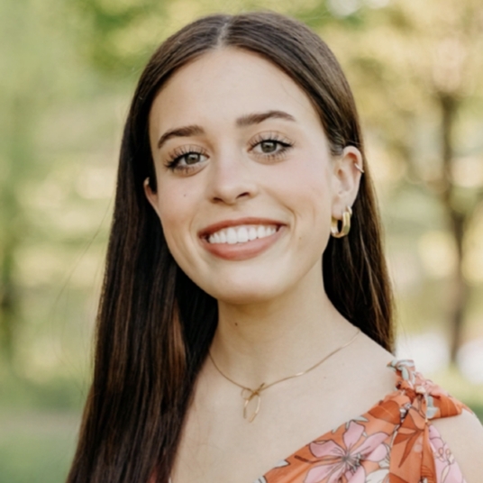 Lizzie Binnie head shot