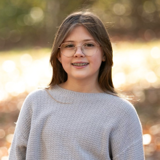 Isla Schneck head shot