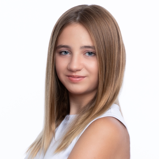 Annabelle Carola head shot