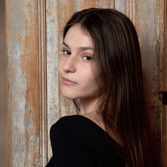Holly Baker head shot