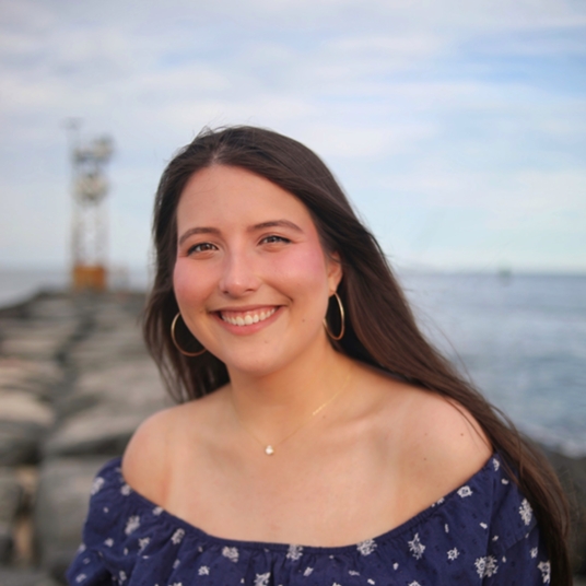 Sarah Araújo Cabral Roth head shot
