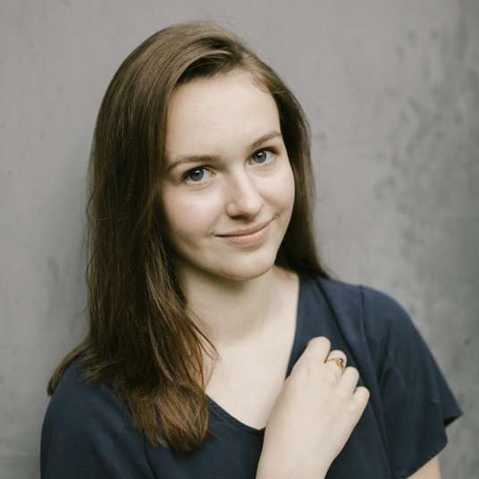 Cece Roth head shot