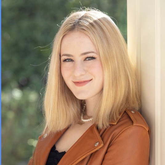 Esther Kohl head shot
