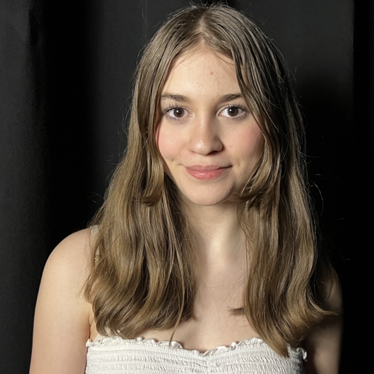 Amina Schurrer head shot