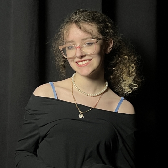 Phoebe Hove head shot