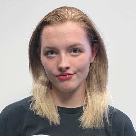 Izzy Jewell head shot