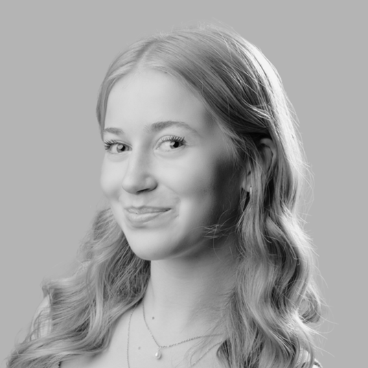 Betsy Barr head shot