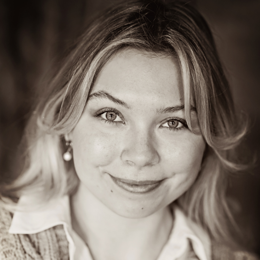 Madeline Krueger head shot