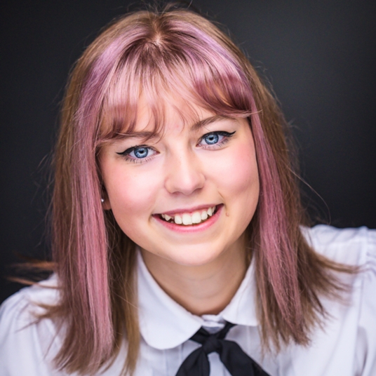 Zoe Cable head shot
